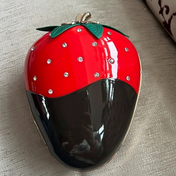 kate spade Handbags - Kate Spade Creme de la Creme Dipped Strawberry Clutch (rare)